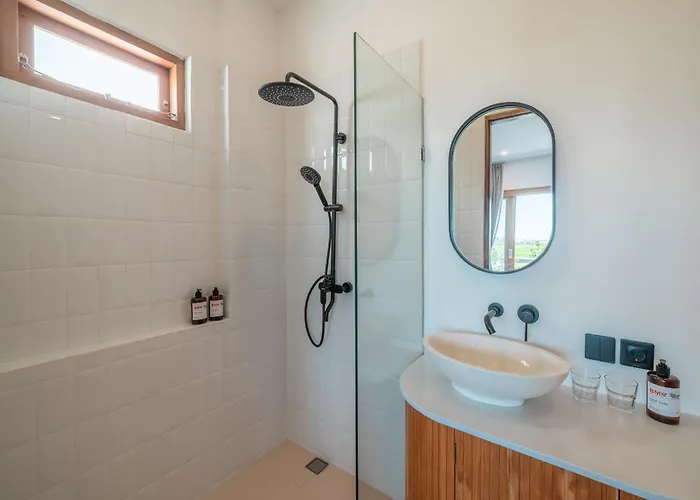 Phan - Tranquil Stylish 2-bedroom In Pererenan Villa